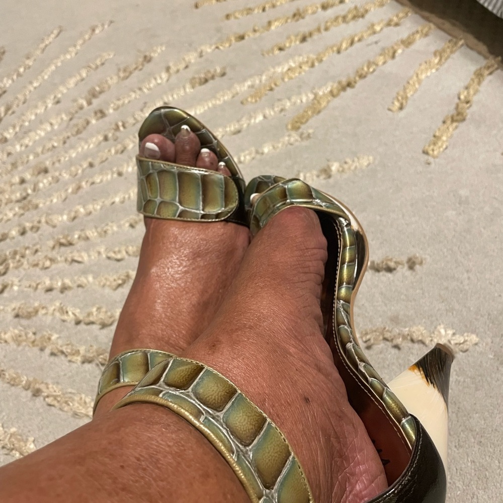 Shoes - Picture 10 of 11